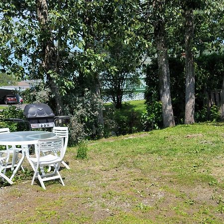 Lower Level Apt 6Ft High Close To Hwy Netflix Wifi Apartment Edmundston Exterior photo