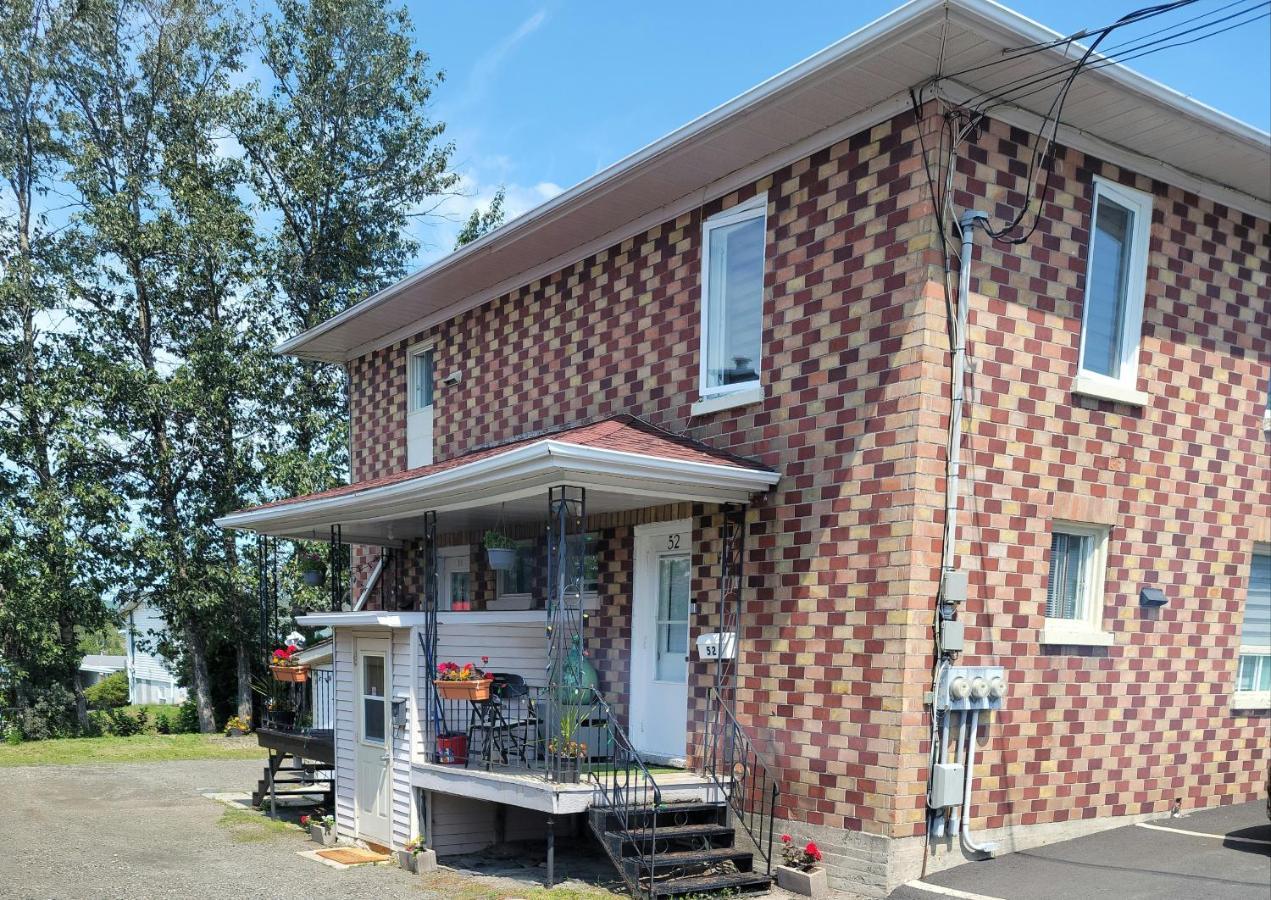 Lower Level Apt 6Ft High Close To Hwy Netflix Wifi Apartment Edmundston Exterior photo