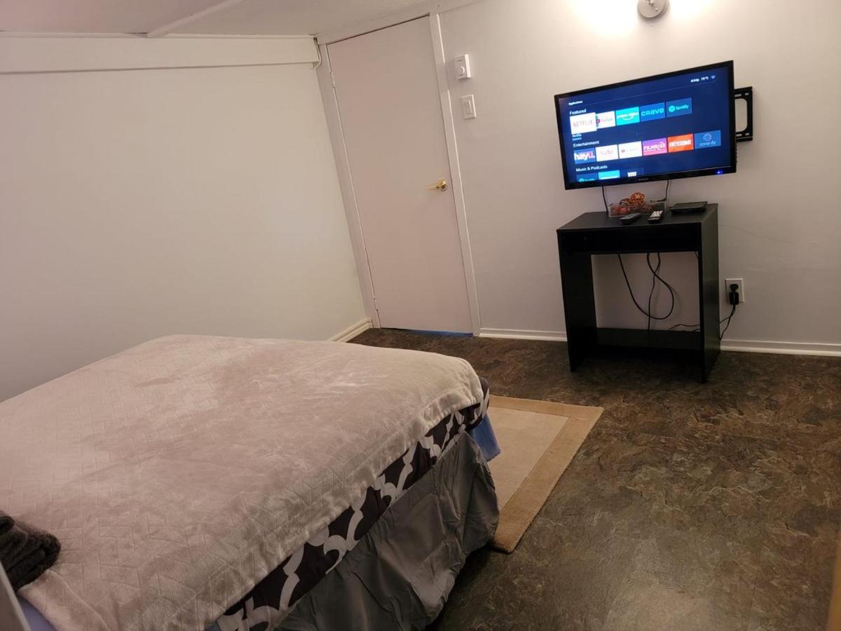 Lower Level Apt 6Ft High Close To Hwy Netflix Wifi Apartment Edmundston Exterior photo