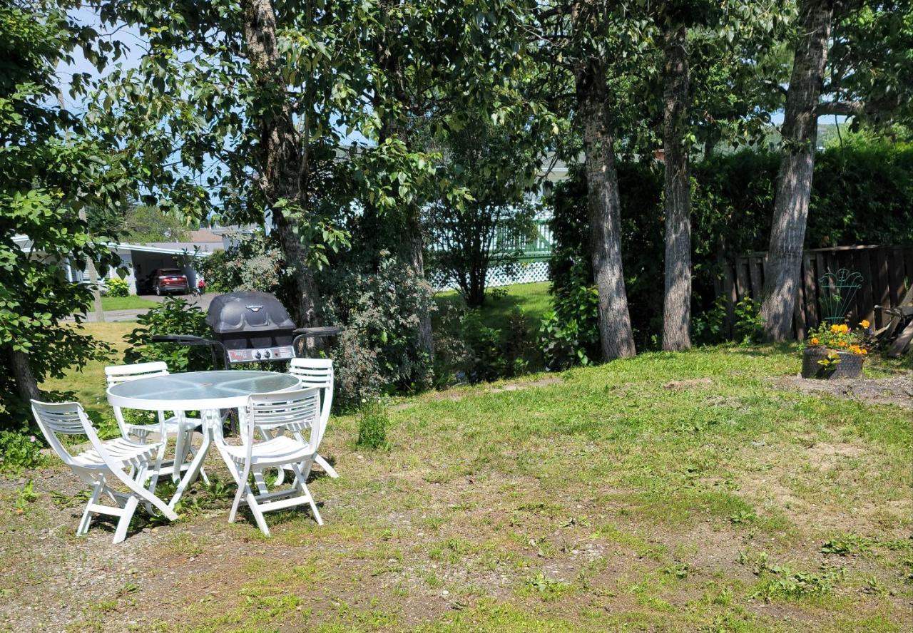 Lower Level Apt 6Ft High Close To Hwy Netflix Wifi Apartment Edmundston Exterior photo